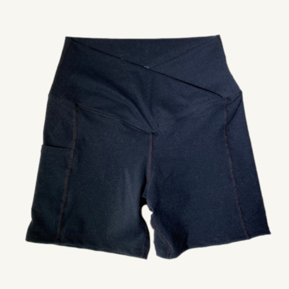 Evolution and Creation Black Criss Cross Waist Bike Shorts Pocket Size Medium - Picture 1 of 6
